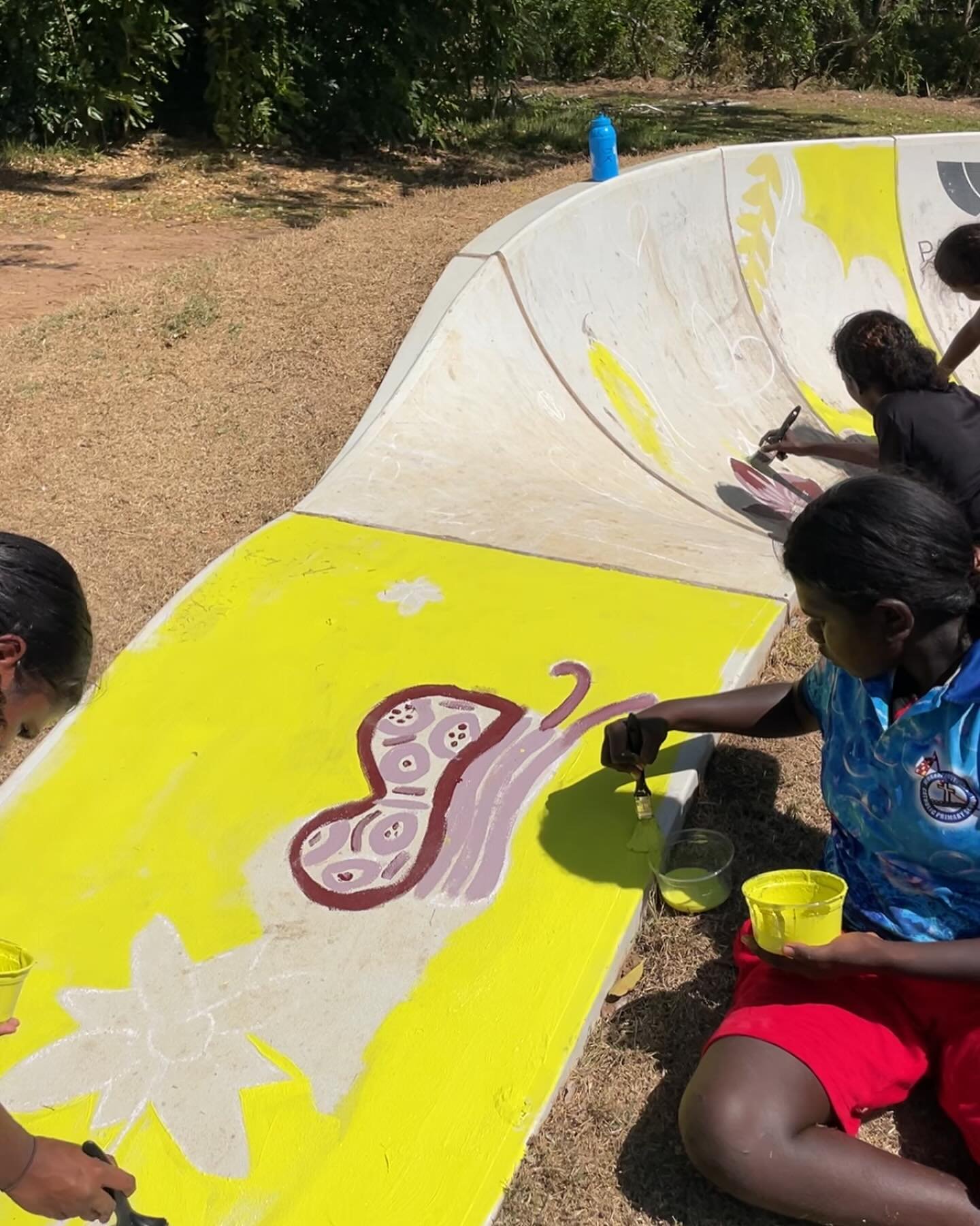 The pump track receiving a make-over from our students with the help of @tiwidesign 🎨🖌️✏️ finished product coming soon!!!!!!
