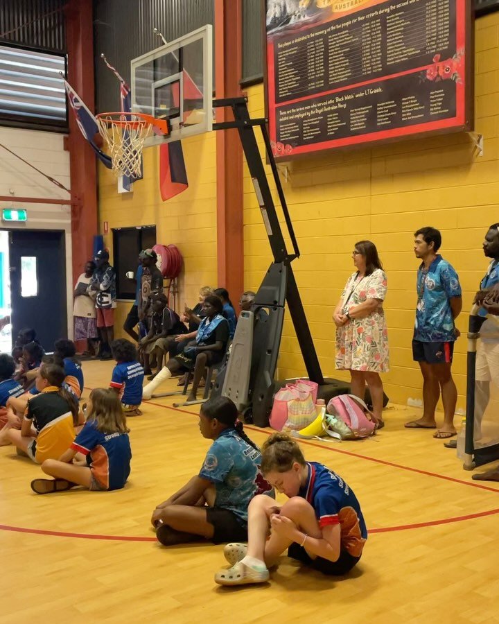 A very exciting morning here at school with a visit from some Carlton AFL players! 🏉 Students came up with some great questions and had a kick with the boys. Come back soon!!