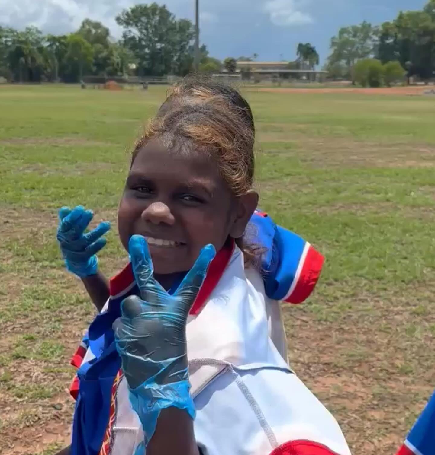 5/6 Students are excited for the Tiwi bombers home game this weekend! These legends spent some time cleaning up the oval ready for Saturday! 🏉